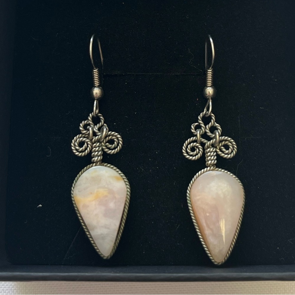 Gorgeous drop earrings with a light pink stone. Feminine. Classy!